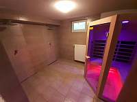 Kúpelňa s dvoma sprchami a saunou - pronájem chaty Oščadnica