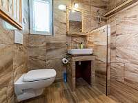 Kúpeľňa so sprchovým kútom a WC - Dolná Lehota - Krpáčovo