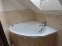 Koupelna v podkroví, Ubytování u Pražanů - pronájem chalupy Martinicce u Březnice