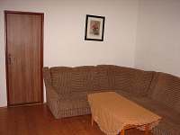 obývací pokoj v přízemí, Ubytování u Pražanů - chalupa ubytování Martinicce u Březnice