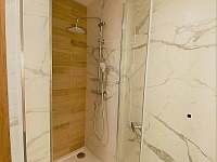 Pokoj č.1 Koupelna se sprchovým koutem a toaletou - Kersko