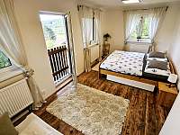 Ložnice - manželská postel + rozkládací gauč - pronájem chaty Vavřetice