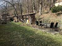Sezení včetně ohniště - chalupa ubytování Kaliště - Poddubí