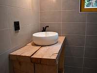 Koupelna s bukovou skříňkou - Rabyně - Měřín