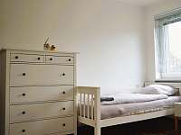 dvoulůžkový bílý pokoj v přízemí - ubytování Horčápsko - Stará Voda
