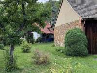 Zahrada se stodolou a mnoha zákoutími - chalupa ubytování Modřejovice