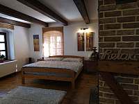 Ložnice 1 s velkou manželskou postelí v ap.1 Rustic - Věšín - Buková