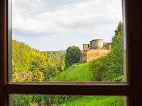 Výhled na hrad Krakovec - chalupa ubytování Krakovec u Rakovníka