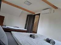 Ložnice 2 s klimatizací - pronájem chaty Slapy - Ždáň