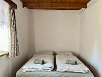 Ložnice s manželskou postelí 160x200 cm - chalupa ubytování Hartmanice - Prostřední Krušec