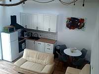 Obývací pokoj s kuchyní - chalupa ubytování Strašice v Pošumavi