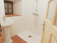 Koupelna s podlahovým topením a topným žebříkem - Kašperské Hory - Červená
