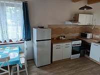 Apartmán B - obývací pokoj s kuchyňským koutem - Horní Planá - Olšina