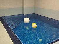 Vnitřní vyhřívaný bazén - pronájem chalupy Chvalšovice