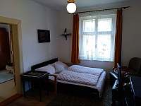 Obývací pokoj/ložnice - chalupa k pronajmutí Vítkovice okres Klatovy