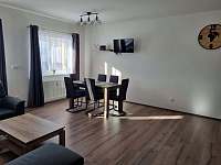 "Apartmán Katka" Obývací pokoj s jídelním koutem - pronájem Frymburk