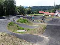 Pumptrack pro bruslaře, kola, kolobězky, skateboard v Ž. Rudě (12 km od chalupy) - Hamry na Šumavě