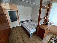 1.ložnice - postel pro 2 osoby - chalupa ubytování Černíkov - Rudoltice