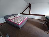 2.ložnice - postel pro 2 osoby - chalupa k pronájmu Černíkov - Rudoltice