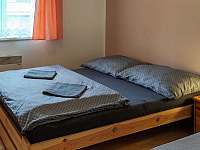 ložnice, uspořádání pokoje, postel - apartmán k pronájmu Kvilda