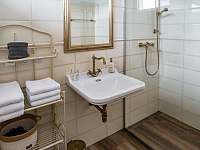 Koupelna - bezbariérový sprchový kout - apartmán k pronájmu Modrava
