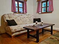 Obývací pokoj s jídelnou a kuchyní - pronájem chalupy Velké Svatoňovice