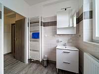 Koupelna - modrý apartmán - Česká Skalice