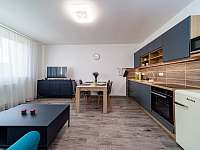Modrý apartmán kuchyňka s jídelním koutem - k pronájmu Česká Skalice