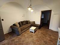 obývací prostor - apartmán k pronájmu Šonov