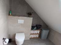 Toaleta v patře - Hronov