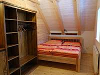 4 lůžkový pokoj manželská postel + 2 samostatné - pronájem chalupy Adršpach - Zdoňov