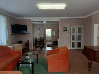 Obývací pokoj v přízemí - apartmán ubytování Machov