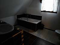 koupelna v patře - Velké Petrovice