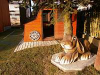 Zajíc - doplněk zahrady který vytvořil mistr pan Šimpach - rekreační dům k pronajmutí Škrdlovice
