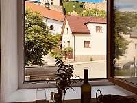 Výhled z oken apartmánů - ubytování Lipnice nad Sázavou