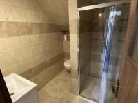 Koupelna se sprchovým koutem - chalupa k pronájmu Radňovice