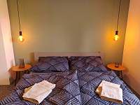 manželská postel - druhá ložnice - Úsobí