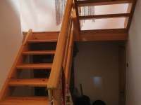 schody do patra - chalupa ubytování Okrouhlice - Babice