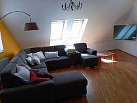 Obývací pokoj - rekreační dům k pronájmu Bystré u Poličky
