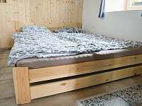pro kvalitní spánek 25cm pružinové matrace střední tuhosti - chalupa k pronájmu Lesůňky