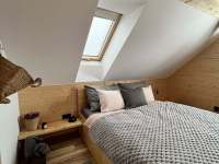 Ložnice s manželskou postelí v patře - Olešná u Nového Města na Moravě