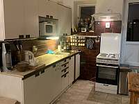 Kuchyně - apartmán k pronájmu Nové Město na Moravě