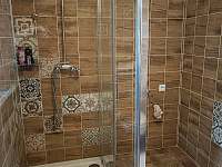 Sprcha v přízemí - pronájem chalupy Lískovice