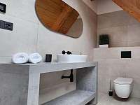 Koupelna v 1. patře - pronájem chaty Včelákov - Bystřice