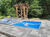 Bazén s protiproudem - roubenka ubytování Cejle - Hutě
