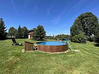 bazén s pískovou filtrací (hloubka 1,2 m, průměr 4,6 m - chalupa k pronájmu Zubří u Trhové Kamenice