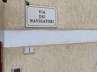 Název ulice - apartmán k pronajmutí Sardinie