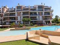 Zahrada s bazénem a dětským bazénem - apartmán k pronájmu Cabo Roig, Orihuela Costa, Španělsko