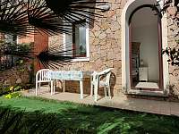 Zadní zahrádka - apartmán ubytování La Ciaccia - Sardinie