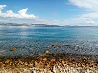 jiskrné čisté moře Jadranu je velkým bohatstvím ostrovů Dalmácie - Kali - Ugljan - Chorvatsko